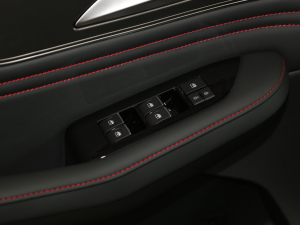 2021款1.5T DCT钻石版 主驾车窗控制区	