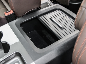 2021款2.0L 手动豪华型 7座 空间座椅
