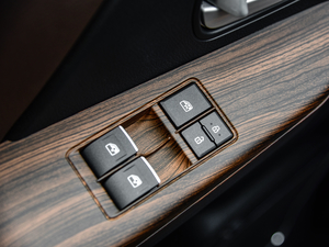2021款2.0L 手动豪华型 7座 中控区