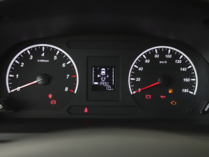 2021款2.0L 手动舒适型 9座 中控区