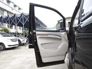2021款M5L 2.0L 手动实用型 7座 驾驶位车门