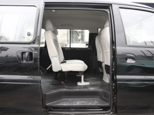2021款M5L 2.0L 手动实用型 7座 后排空间