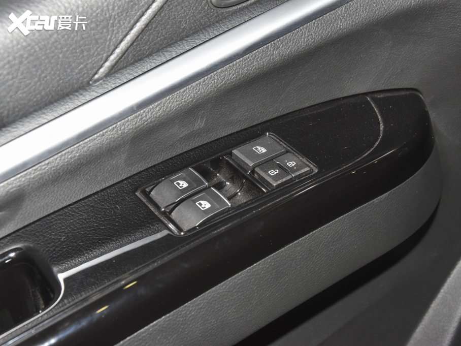 2022������ �^���� M5L 2.0L ���A�� 7��