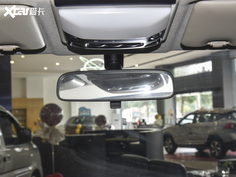 2022������ �^���� M5L 2.0L ���A�� 7��