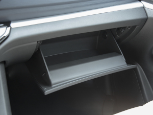 2022款V3 1.6L 基本型 2座 手套箱
