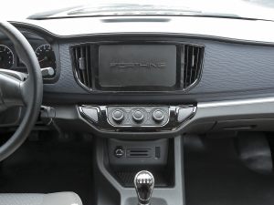 2022款V3 1.6L 基本型 2座 中控台