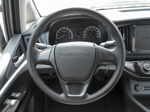 2022款V3 1.6L 基本型 2座 方向盘