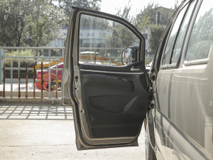 2022款M5 1.6L 实用型 5座 驾驶位车门