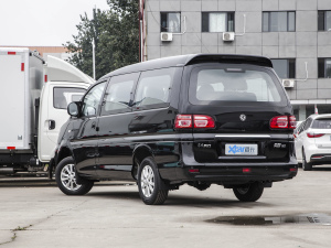2022款奋斗款 M5L 1.6L 豪华型 7座 左后45度