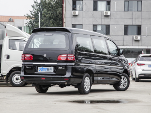 2022款奋斗款 M5L 1.6L 豪华型 7座 右后45度