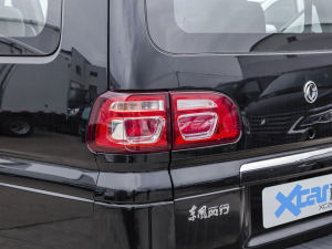 2022款奋斗款 M5L 1.6L 豪华型 7座 尾灯