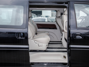 2022款奋斗款 M5L 1.6L 豪华型 7座 后排空间
