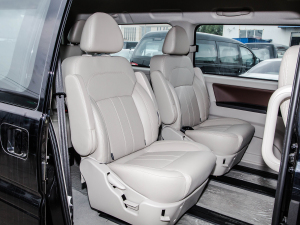2022款奋斗款 M5L 1.6L 豪华型 7座 后排座椅