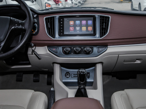 2022款奋斗款 M5L 1.6L 豪华型 7座 中控台
