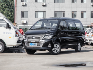 2022款奋斗款 M5L 1.6L 基本型 7座 左前45度