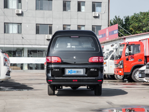 2022款奋斗款 M5L 1.6L 基本型 7座 正后	