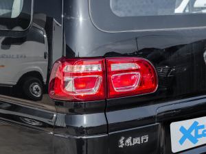 2022款奋斗款 M5L 1.6L 基本型 7座 尾灯