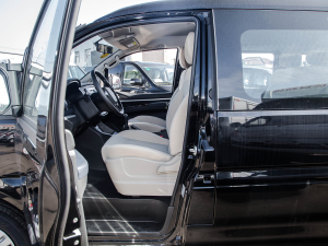2022款奋斗款 M5L 1.6L 基本型 7座 前排空间
