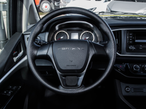 2022款奋斗款 M5L 1.6L 基本型 7座 方向盘