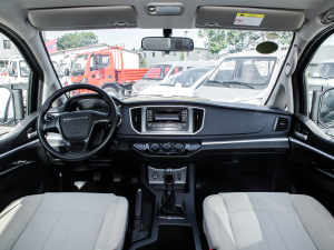 2022款奋斗款 M5L 1.6L 基本型 7座 内饰全景