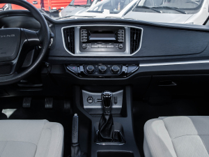 2022款奋斗款 M5L 1.6L 基本型 7座 中控台