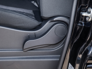 2022款奋斗款 M5L 1.6L 舒适型 9座 主驾驶座椅调节