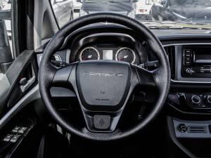 2022款奋斗款 M5L 1.6L 舒适型 9座 方向盘