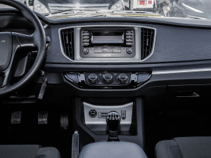 2022款奋斗款 M5L 1.6L 舒适型 9座 中控台