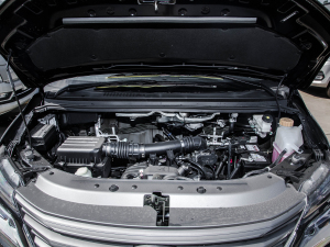 2022款奋斗款 M5L 1.6L 舒适型 9座 发动机