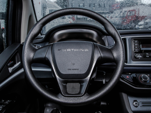 2022款奋斗款 M5L 2.0L 基本型 7座 方向盘