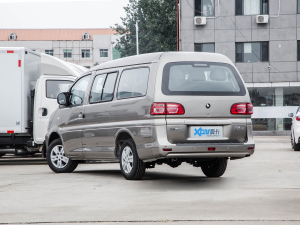 2022款奋斗款 M5L 2.0L 基本型 9座 左后45度