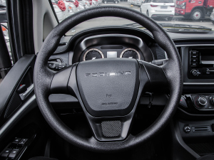 2022款奋斗款 M5L 2.0L 基本型 9座 方向盘