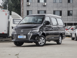 2022款奋斗款 M5L 1.6L 基本型 9座 左前45度