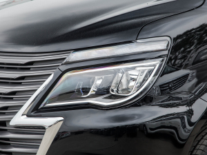 2022款奋斗款 M5L 1.6L 基本型 9座 大灯