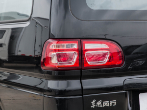2022款奋斗款 M5L 1.6L 基本型 9座 尾灯