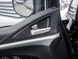 2022款奋斗款 M5L 1.6L 基本型 9座 中控区