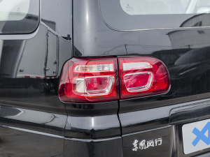 2022款奋斗款 M5L 1.6L 舒适型 7座 尾灯