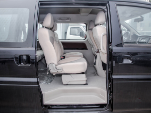 2022款奋斗款 M5L 1.6L 舒适型 7座 后排空间
