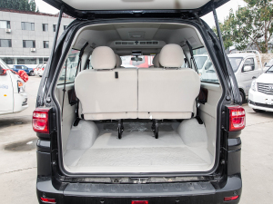 2022款奋斗款 M5L 1.6L 舒适型 7座 行李厢空间