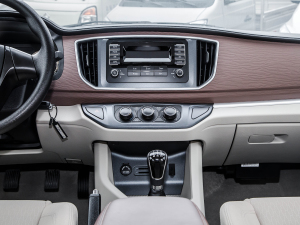 2022款奋斗款 M5L 1.6L 舒适型 7座 中控台