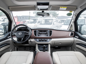 2022款奋斗款 M5L 1.6L 舒适型 7座 内饰全景