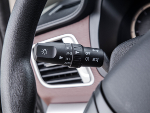 2022^ M5L 1.6L m 7 п؅^(q)