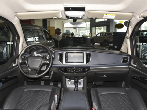 2022款奋斗款 M5L 2.0L 豪华型 7座 内饰全景