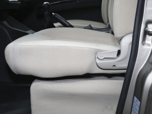 2022款M5L 1.6L 实用型 7座 主驾驶座椅调节