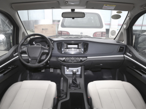 2022款M5L 1.6L 实用型 7座 内饰全景