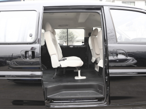 2022款M5L 2.0L 实用型 7座 后排空间