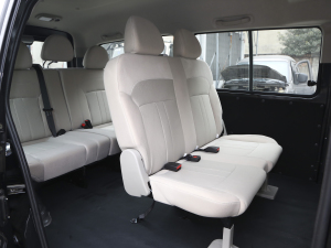 2022款M5L 2.0L 实用型 7座 后排座椅