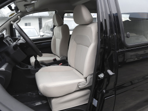 2022款M5L 2.0L 实用型 7座 主驾驶座椅