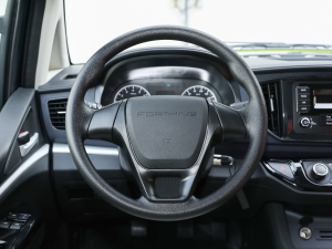2022款M5 1.6L 实用型 7座 方向盘