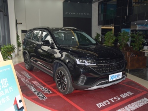 2022款盛世款 1.5T 自动远梦版七座 右前45度